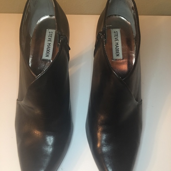 Steve Madden Black Leather Booties SZ 9.5 - Picture 3 of 6